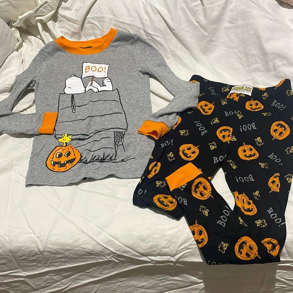 Peanuts 6 snoopy pajamas 💯cotton Halloween like new fitted pjs